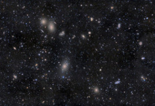 近い距離にある乙女座銀河団：中心は16.5Mpcの距離にあり、1300以上の銀河が含まれている。